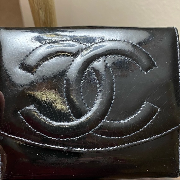 Chanel Women’s Black Patent Leather Bi-Fold Wallet. - Picture 3 of 6